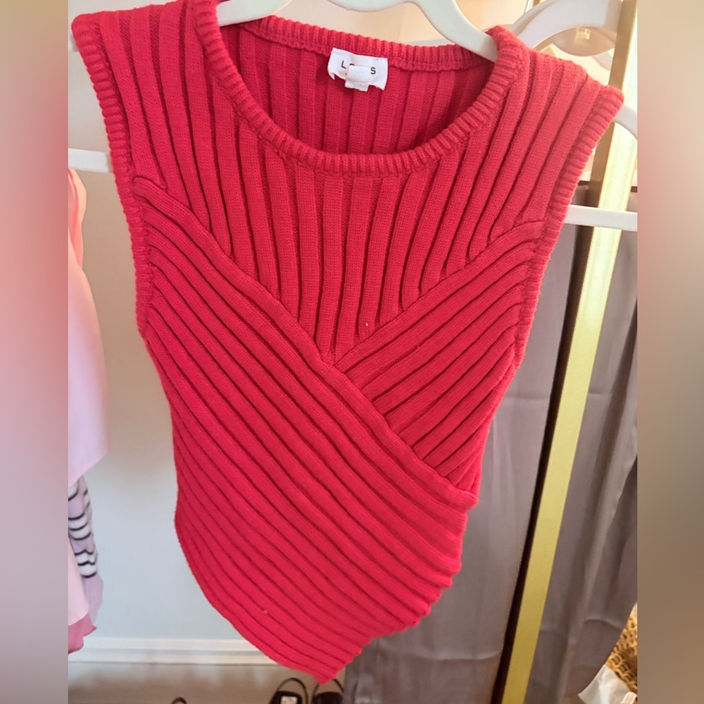 VICI SLEEVELESS ASYMMETRIC SWEATER TOP